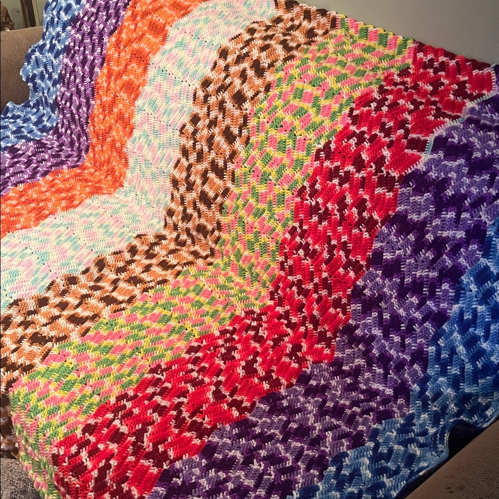 😄Vintage hand crocheted colourful large Afghan blanket large